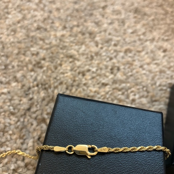 14kt gold men’s cross necklace with 24in. Chain - Picture 8 of 8